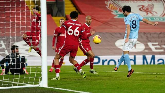  国米门将低级失误，到手三分变一分  