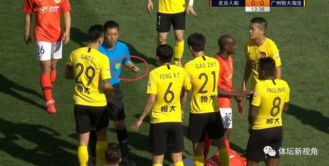  曼联争议红牌引热议 滕哈赫赛后炮轰判罚尺度  